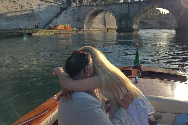 Proposal on a Private Boat on the River of Rome