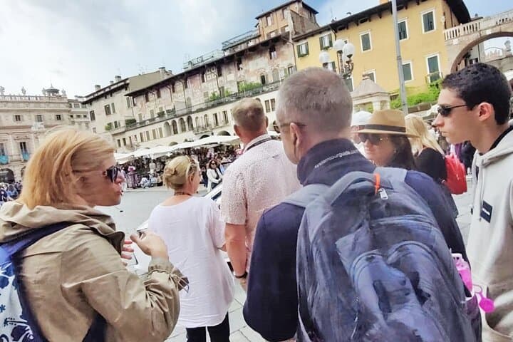 Verona Must-See Sites: Guided Walking City Tour with local Expert