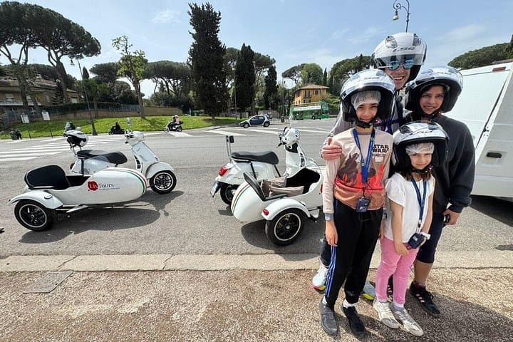 Rome City Highlights & Hidden Gems: Vespa Sidecar Guided Tour