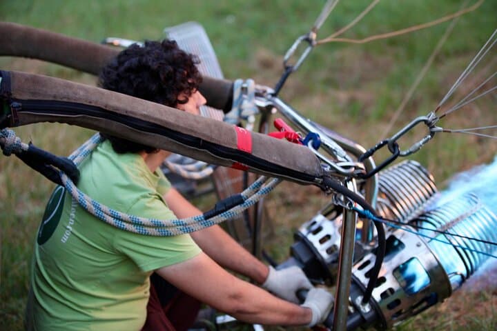 Our certified pilots prepare the balloon with care and precision.