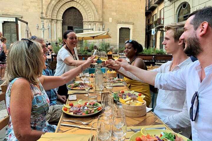 Palermo on a plate: Traditional Food & Wine tour (All-Inclusive)