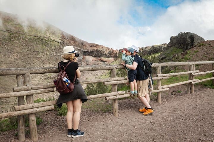 From Naples to Vesuvius: Bus, Ticket and Smart Audio Guide