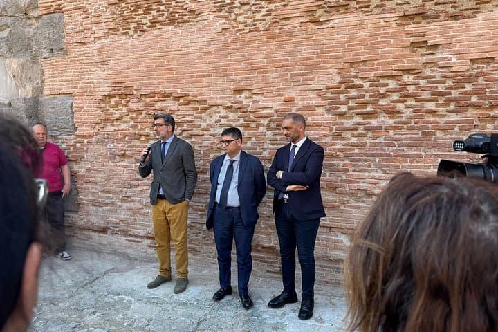 Naples to Positano with stop at Pompeii or Vice Versa