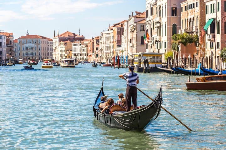 Saint Mark's Basilica Guided Tour with Gondola Ride in Venice