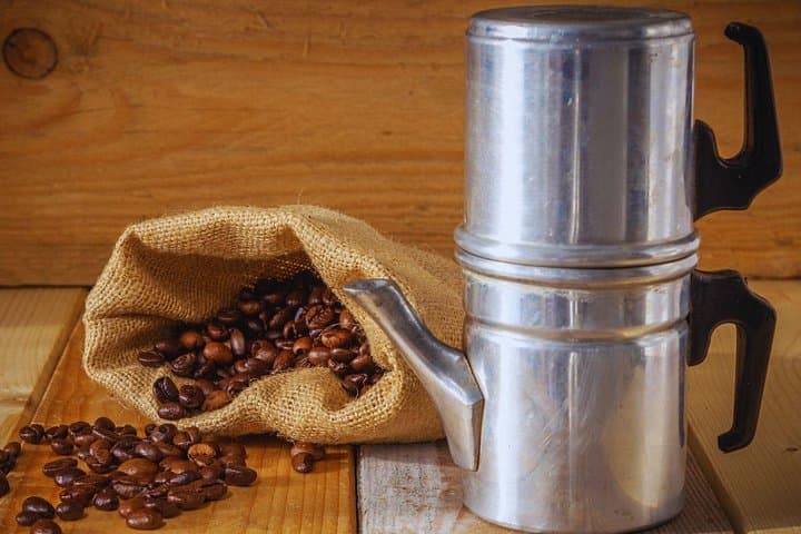 Enjoy coffee made with the iconic cuccumella, the traditional Neapolitan coffee pot.