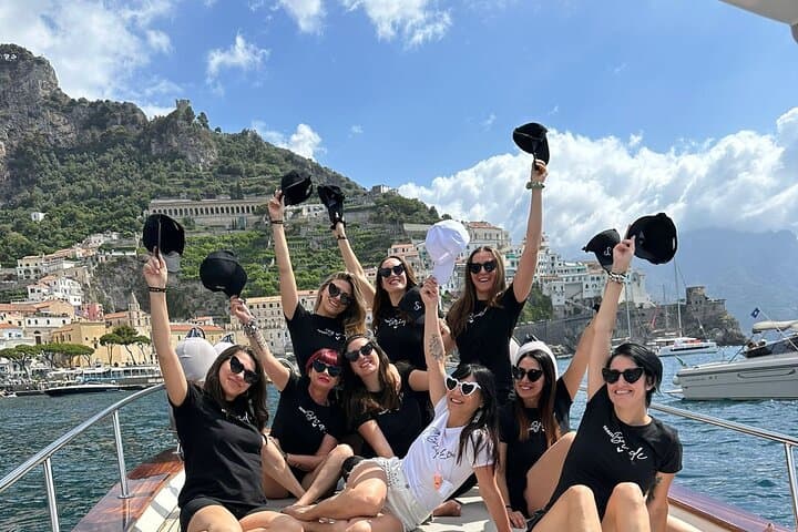 Boat tour along the Amalfi Coast