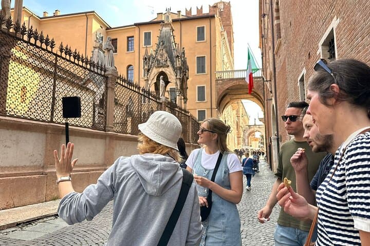 Verona Street Food Tour and City Guided Sightseeing