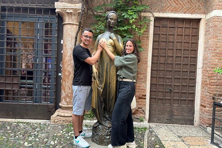Verona Street Food Tour and City Guided Sightseeing