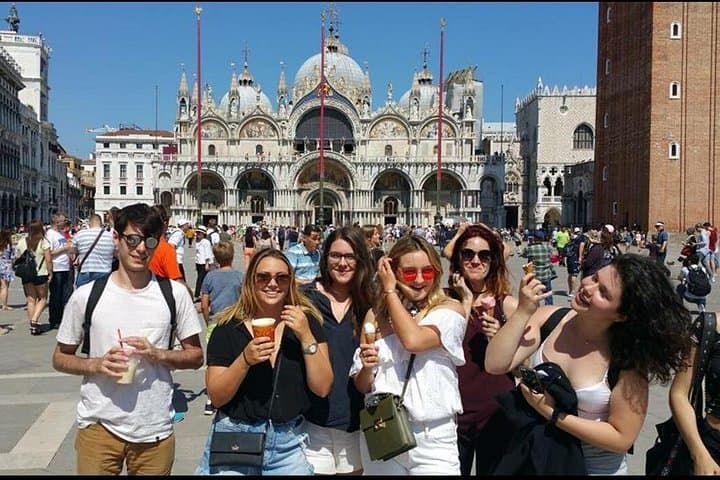Saint Mark's Basilica Guided Tour with Gondola Ride in Venice