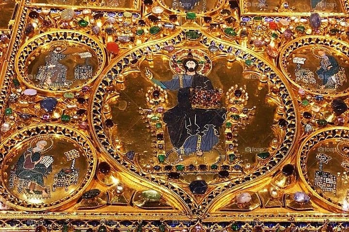 Saint Mark's Basilica Guided Tour with Gondola Ride in Venice