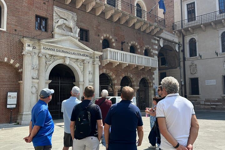 Verona Must-See Sites: Guided Walking City Tour with local Expert
