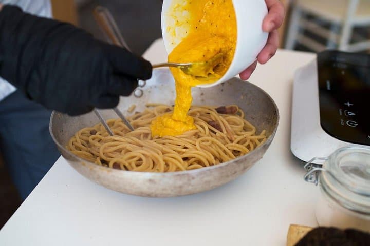 Olbia: cooking class on real pasta carbonara