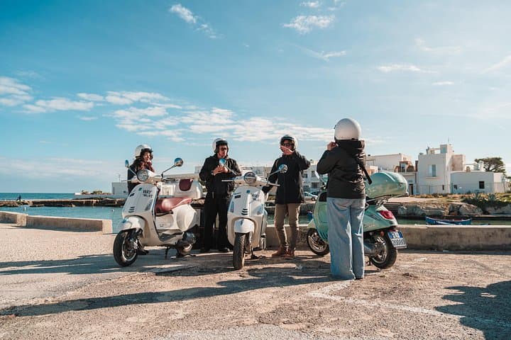 From Bari: Vespa 3-hour tour between Polignano, Conversano and Monopoli
