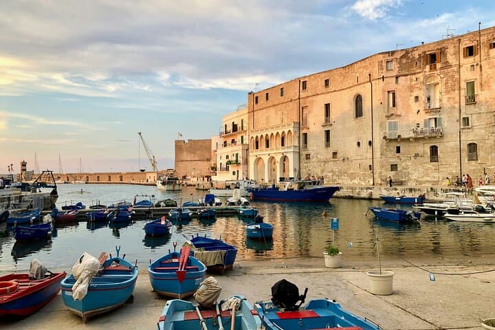 From Bari: Vespa 3-hour tour between Polignano, Conversano and Monopoli