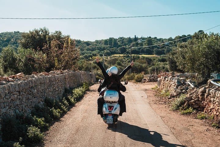 From Bari: Vespa 3-hour tour between Polignano, Conversano and Monopoli