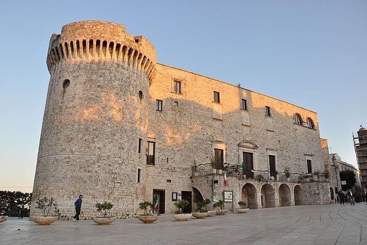 From Bari: Vespa 3-hour tour between Polignano, Conversano and Monopoli