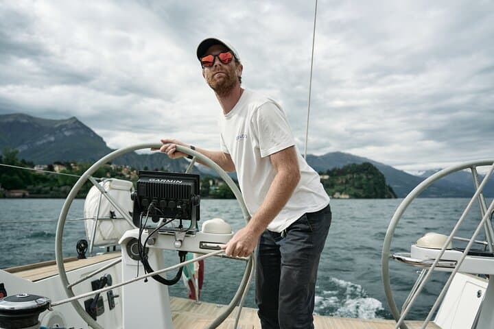 Private Tour by Modern Sailboat Lake Como with Aperitif