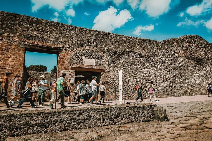 Pompeii Express : Guided tour from Naples by train included