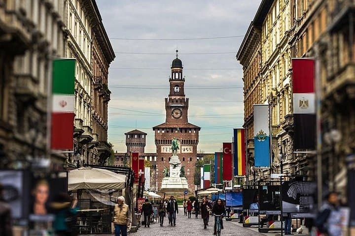 Milan City Walking Tour Experience