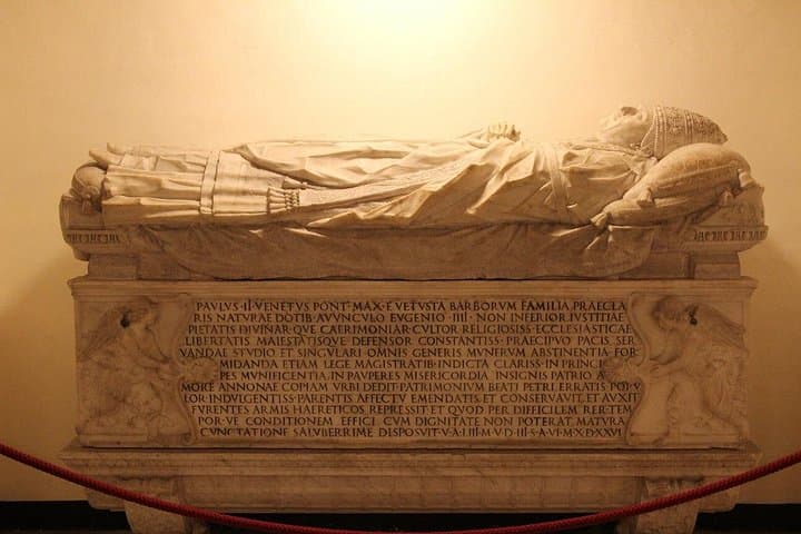 St. Peter's Basilica and Tombs of the Popes - Guided Tour