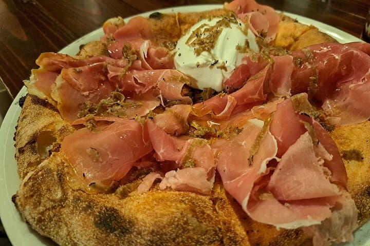 Authentic Full dinner & Wine Experience with a Sommelier in Pisa