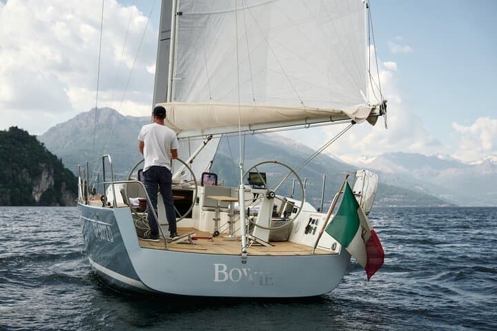 Private Tour by Modern Sailboat Lake Como with Aperitif