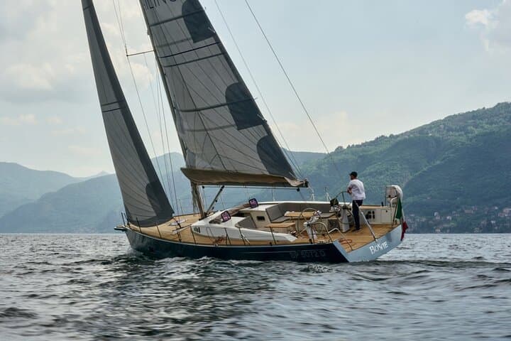 Private Tour by Modern Sailboat Lake Como with Aperitif