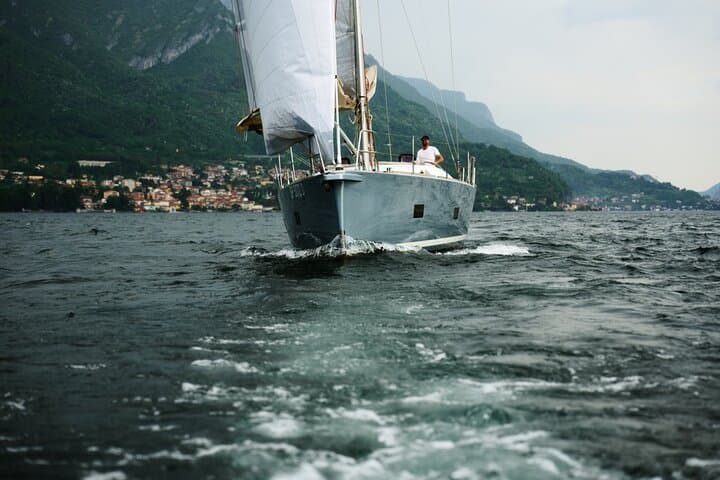 Private Tour by Modern Sailboat Lake Como with Aperitif