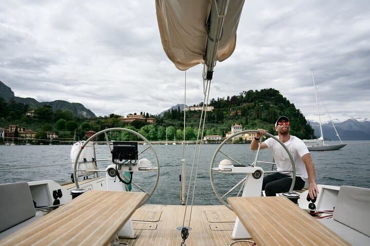 Private Tour by Modern Sailboat Lake Como with Aperitif
