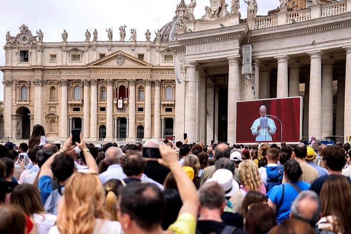 Papal Audience and Vatican Museums Tour