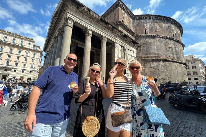 Having authentic icecream at the Pantheon