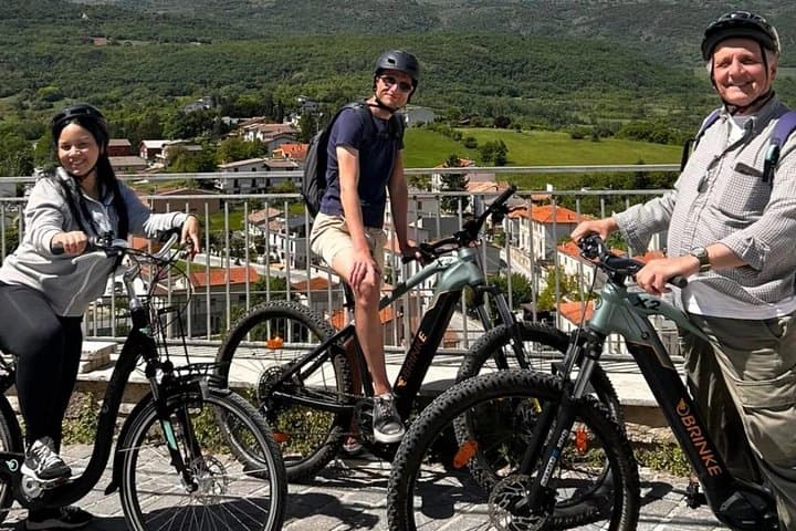 E-bike between towers and medieval villages at the foot of Sirente Abruzzo
