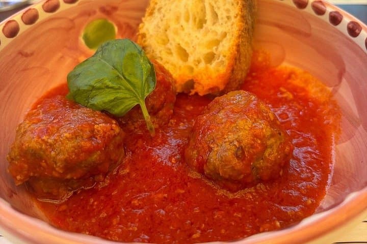 Small Group Wine Tasting e Food Pairing Experience in Sorrento