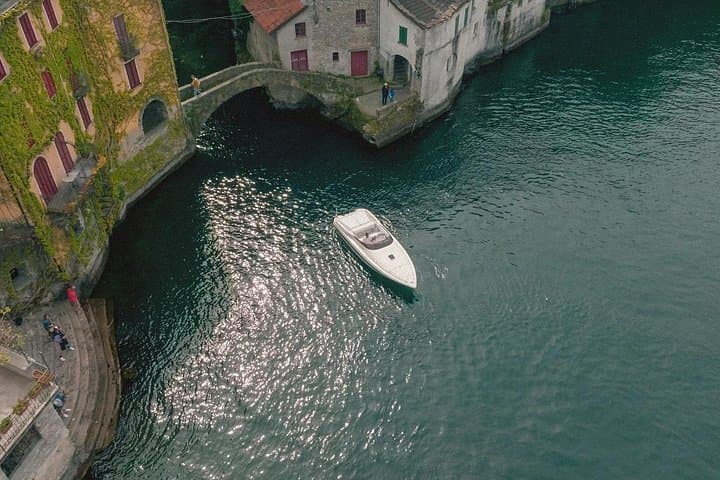 Lake Como Private Boat Tour: Villas & Scenic Highlights