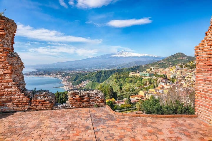 Taormina on Your Own: Private Round-Trip Transfer Messina Port