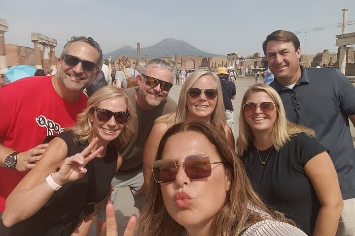 From Naples to Positano with 2hr stop at Pompeii or Vice Versa