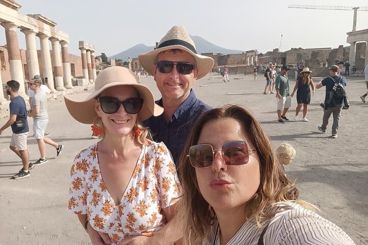 From Naples to Positano with 2hr stop at Pompeii or Vice Versa