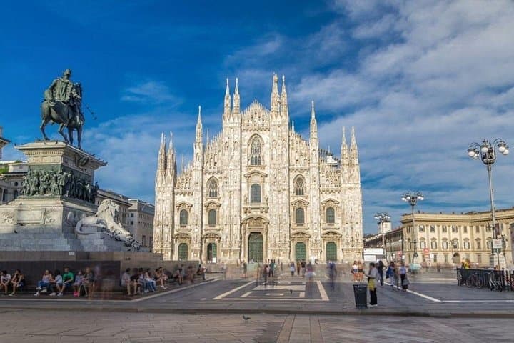 Small-Group Milan Street Food Tour in Brera with Tastings