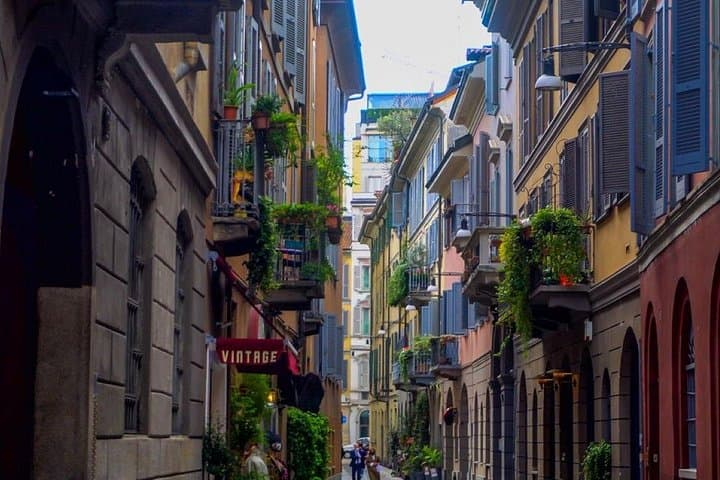 Small-Group Milan Street Food Tour in Brera with Tastings