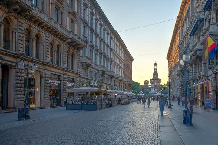 Small-Group Milan Street Food Tour in Brera with Tastings