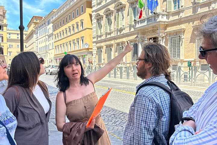 Rome Early Morning Walking Tour with Local Guide and No Crowds