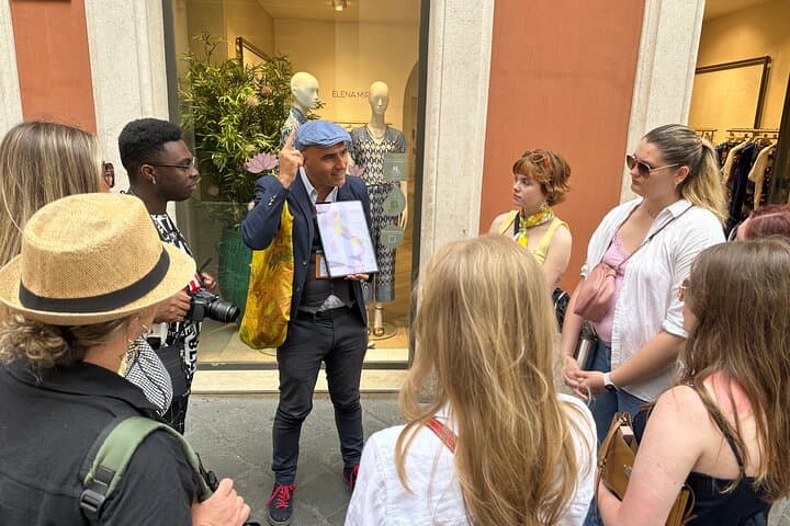 Rome Early Morning Walking Tour with Local Guide and No Crowds