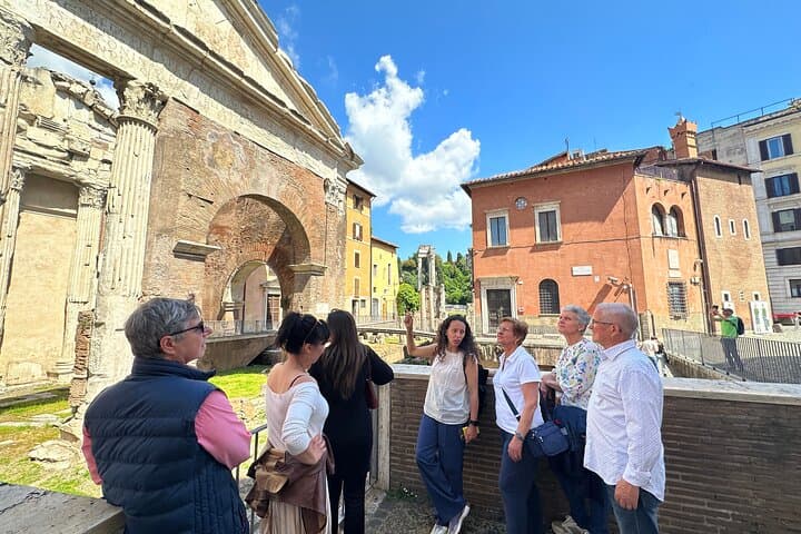 Rome Early Morning Walking Tour with Local Guide and No Crowds