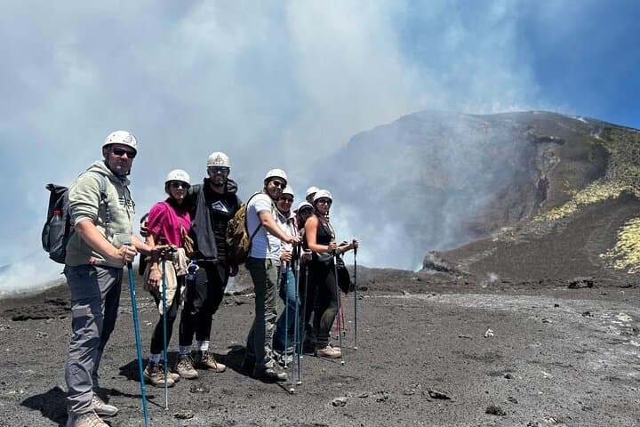 Hike to 3000 meters with cable car and 4x4 jeep