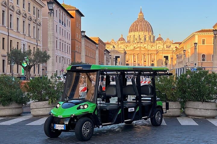 Our golf carts are your cozy ride through Rome’s most magical corners.