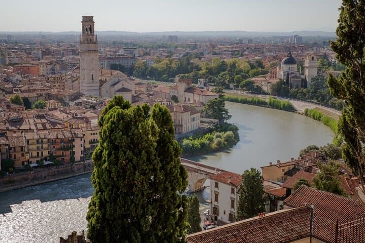 Verona e-bike tour: city center and panoramic views