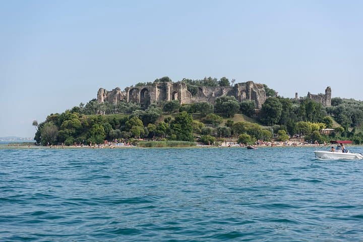 From Peschiera : East Coast Boat Tour to Sirmione