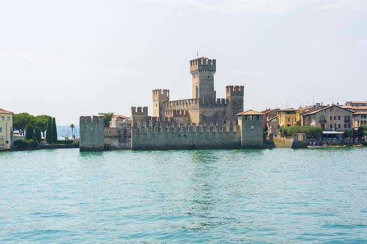 From Peschiera : East Coast Boat Tour to Sirmione