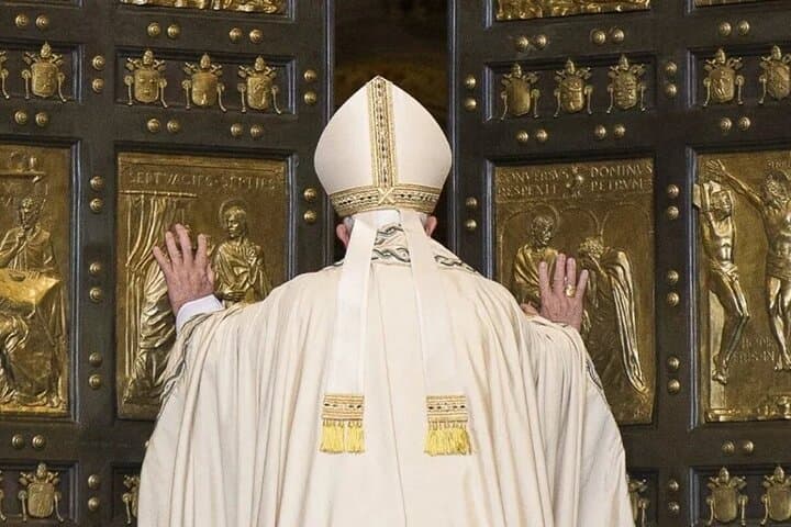 Pope Leo XIV Papal Audience with Reserved Tickets & Expert Guide