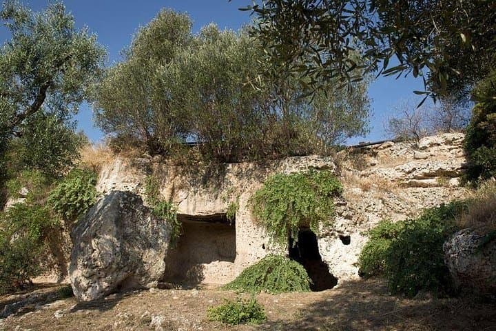 Guided tour of Parco Lama D'Antico-Grotta di S. Lorenzo in Fasano